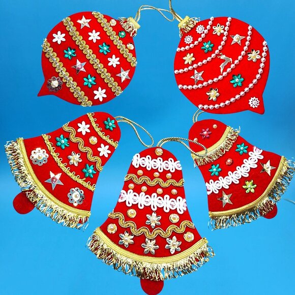 Vintage 1960s Red Felt Christmas Ornaments Beaded Bell Ball Gold Trim Set of 5 - Picture 2 of 12